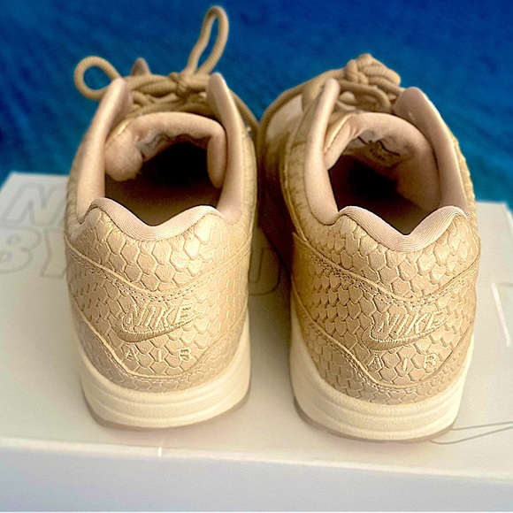 NWOT Ladies Nike Air Max ***Box Included*** - Picture 2 of 8